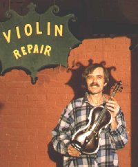 RickyP&Violin.jpg - 13393 Bytes